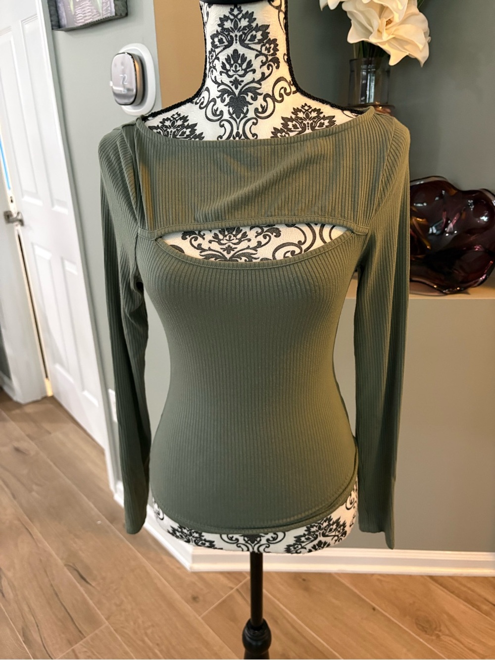 Ribbed Olive Cutout Long-Sleeve Top size extra small